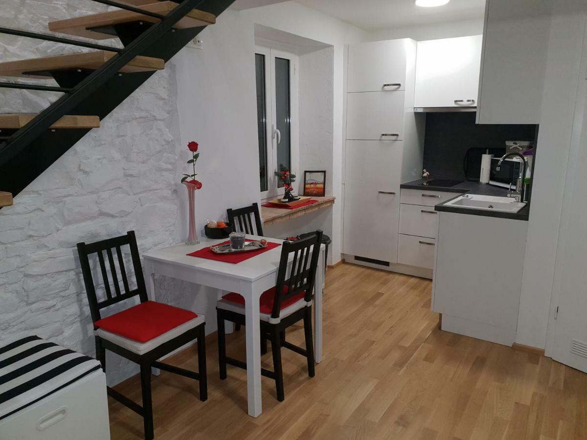 Stone Wall Apartment Izola Exterior foto