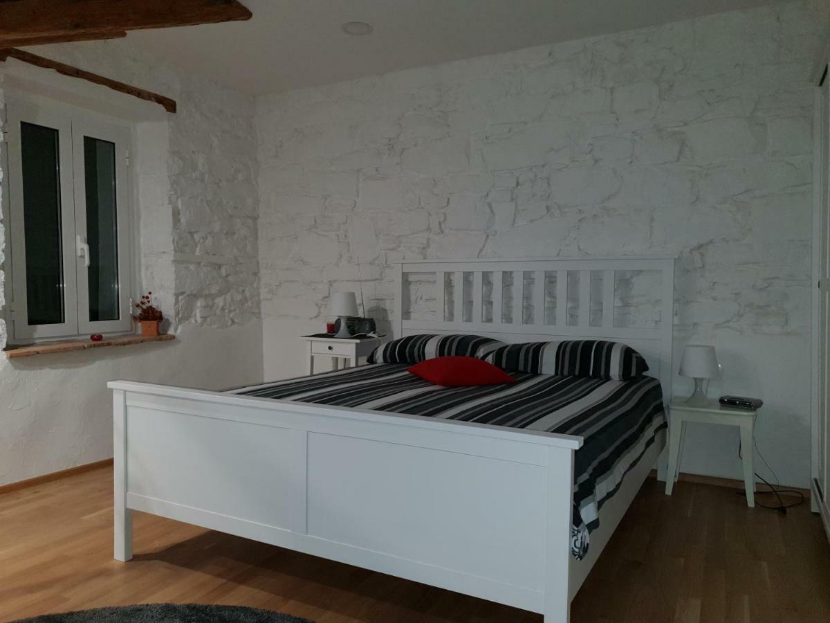Stone Wall Apartment Izola Exterior foto