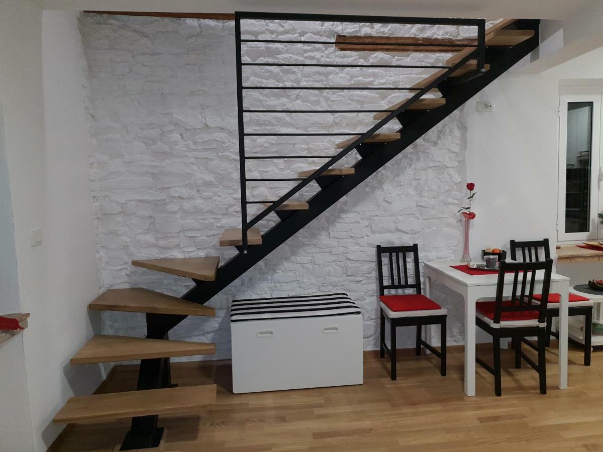 Stone Wall Apartment Izola Exterior foto